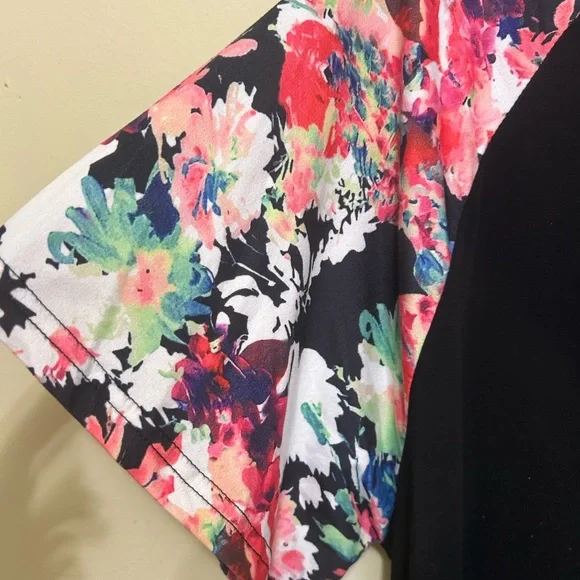 Floral sleeve XL tshirt - Picture 4 of 4